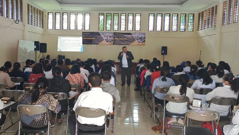 Read more about the article Seminar Pendidikan Universitas Quality Berastagi di Kabupaten Toba