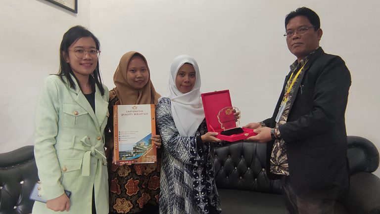 Read more about the article MoU Universitas Quality Berastagi dan MoA Fakultas Sosial Dan Hukum Dengan SMA Negeri 1 Berastagi