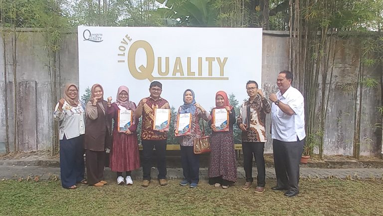 Read more about the article MoU Universitas Quality Berastagi dengan Indonesia Corruption Watch tentang Pengembangan Pendidikan, Penelitian dan Pengabdian Kepada Masyarakat dan dilanjutkan dengan Penandatanganan MoA antara Fakultas SOSHUM dan Fakultas KIP dengan Indonesia  Corruption Watch