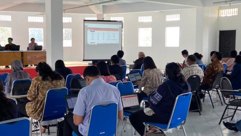 Read more about the article Sosialisasi Penerapan Sistem Layanan Online Di Lingkungan Universitas Quality Berastagi