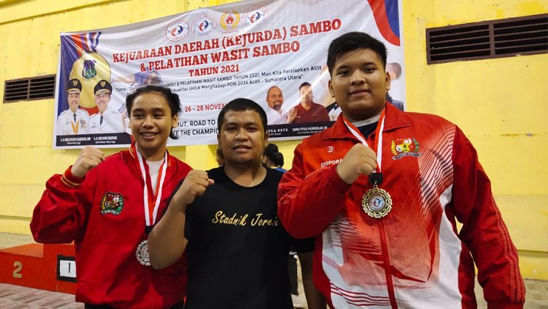 Read more about the article Mahasiswa Prodi POR Meraih Medali Emas dan Perak di Kejuaraan  Perdana Cabang Olahraga Sambo tingkat daerah Se-Sumatera Utara