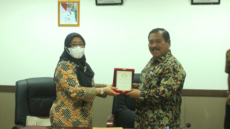 Read more about the article Penandatanganan Memorandum of Understanding (MoU) antara Pemerintahan Kabupaten Karo dengan Universitas Quality Berastagi (UQB) tentang Tri Dharma Perguruan Tinggi