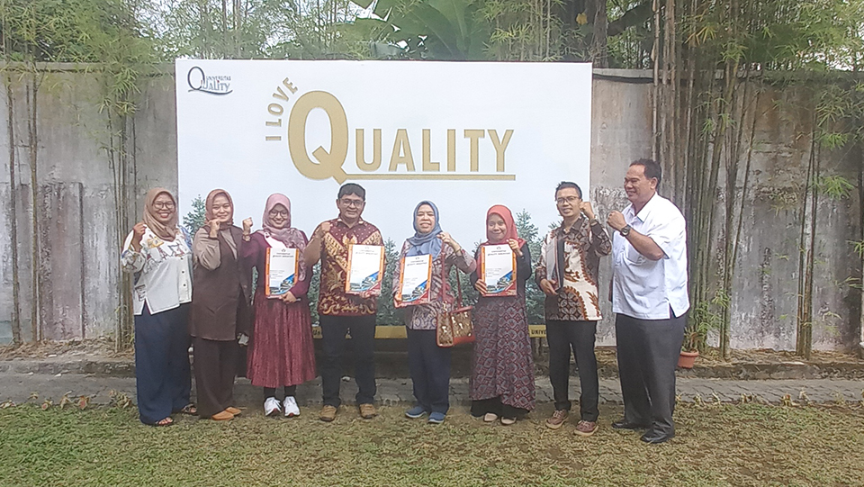 Read more about the article MoU Universitas Quality Berastagi dengan Indonesia Corruption Watch tentang Pengembangan Pendidikan, Penelitian dan Pengabdian Kepada Masyarakat dan dilanjutkan dengan Penandatanganan MoA antara Fakultas SOSHUM dan Fakultas KIP dengan Indonesia  Corruption Watch
