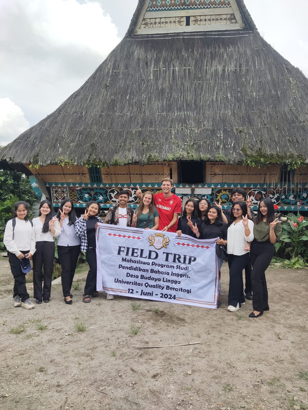 Read more about the article FIELD TRIP Mahasiswa Program Studi Pendidikan Bahasa Inggris, Desa Budaya Lingga Universitas Quality Berastagi (12 Juni 2024)